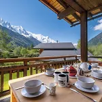 Family With Amazing View On Mont Blanc 샤모니