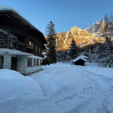 De L'aiguille With View On Mont Blanc