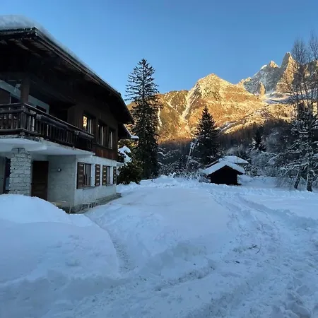 De L'aiguille With View On Mont Blanc Chalet